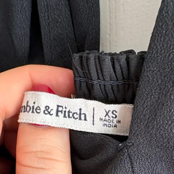 Abercrombie & Fitch Black Halter Tie-Back Crop Top - Picture 3 of 3